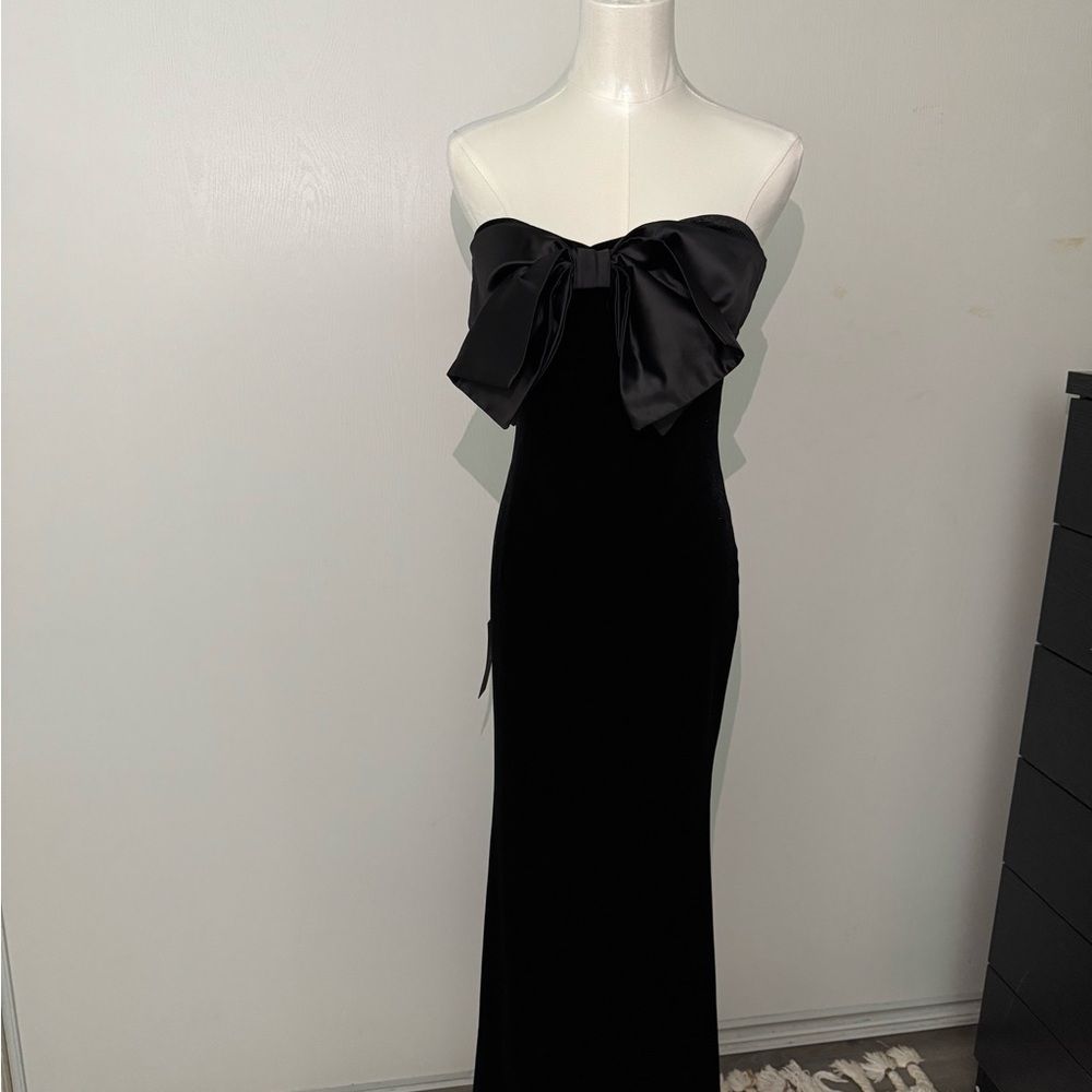 Brand new lulus strapless bow dress velvet